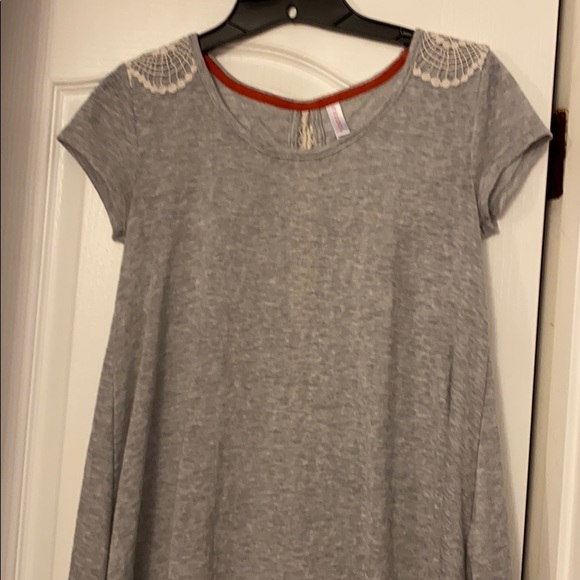 Pretty Lace top - Picture 2 of 2